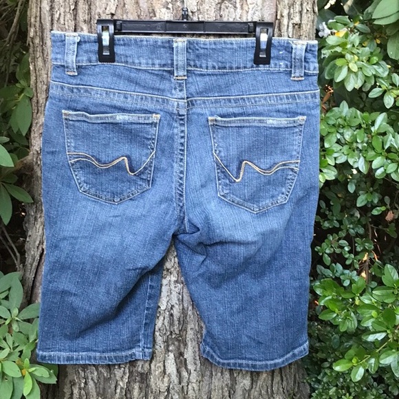 Lee One True Fit Lower on the Waist Denim Blue Jean Bermuda Shorts Capris 7/8 M - Picture 11 of 16
